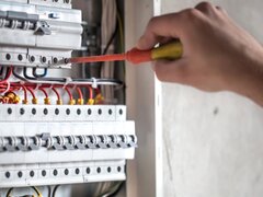 Electricieni cu/ fara experienta si muncitori necalificati